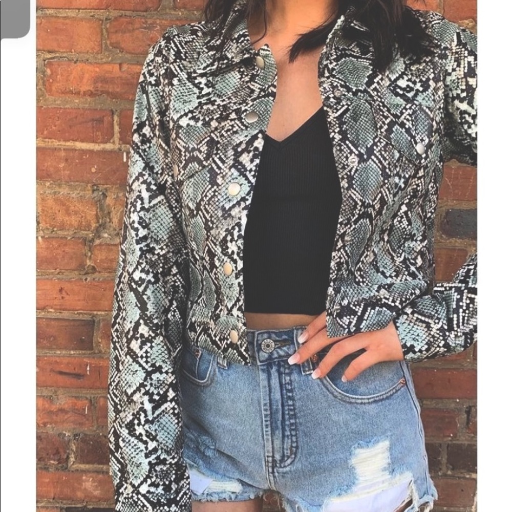 SNAKE SKIN JEAN JACKET, cropped